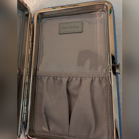 Trish McEvoy Blue Reptile Make-up/ Brushes Hardcase - Picture 8 of 14